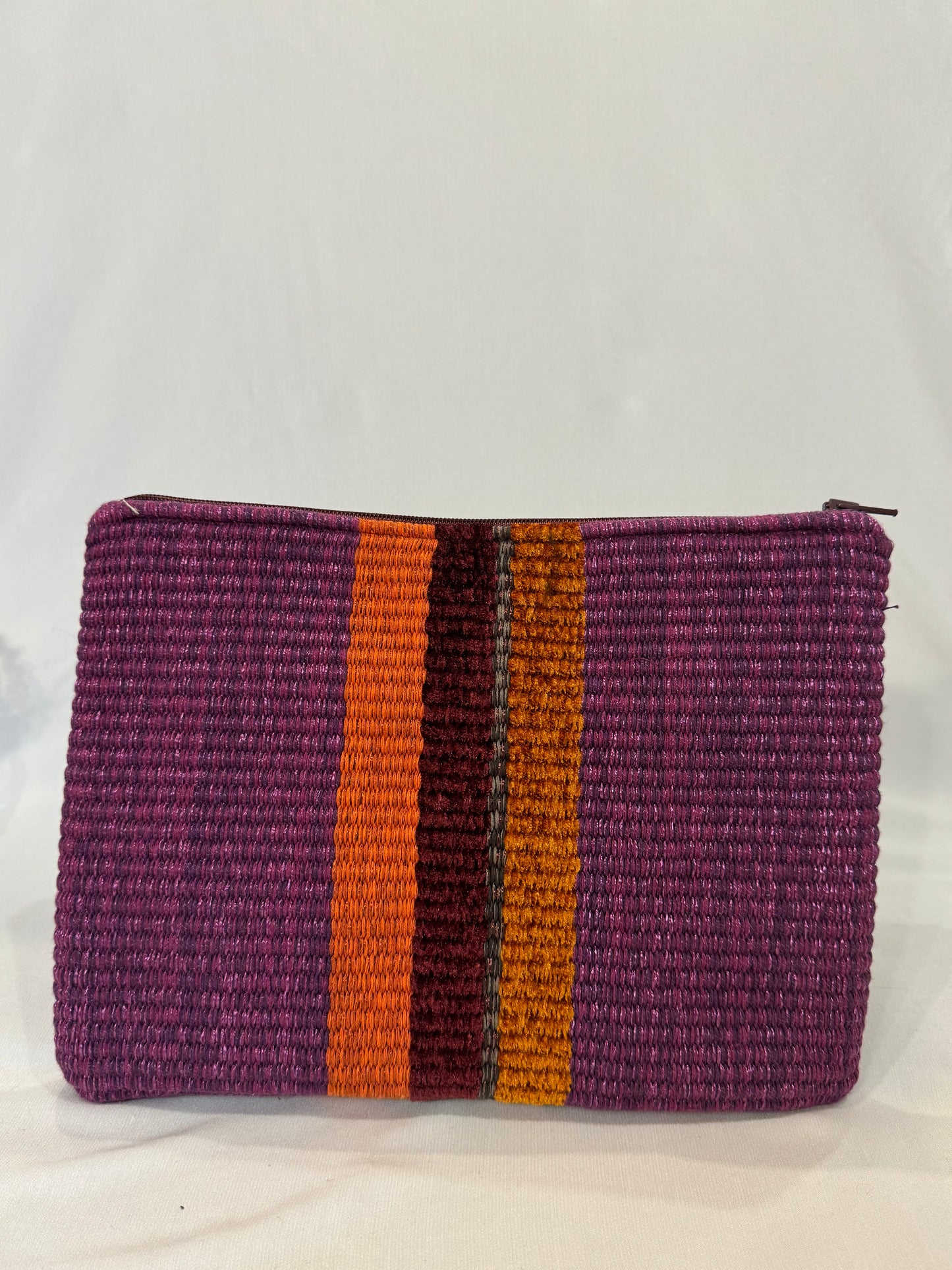 BIG POUCHE HANDBAG